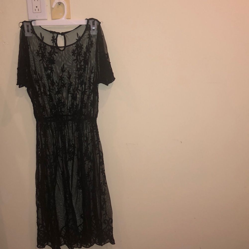 Lace midi dress